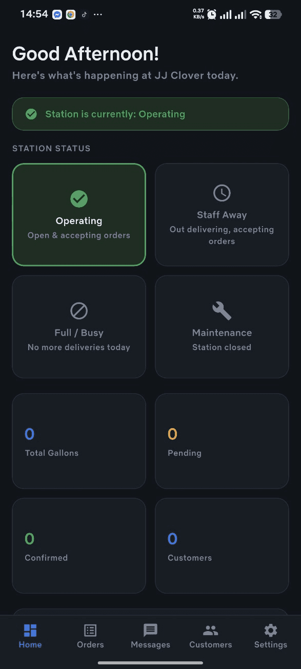 JJ-Clover mobile dashboard showing station operating status and delivery metrics.